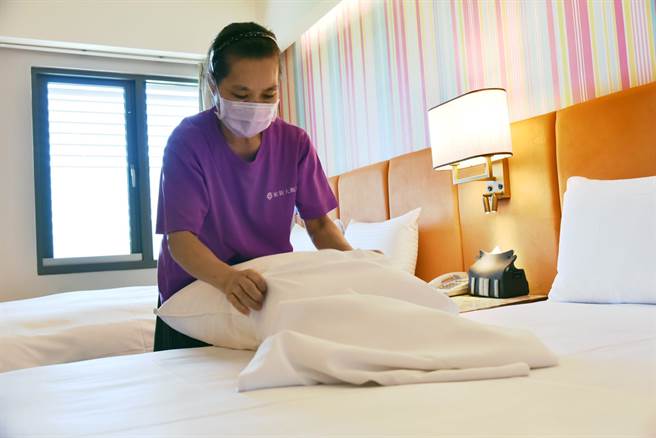 阿秀姐感谢劳动部帮忙，让她能重回职场。（劳动部云嘉南分署提供／曹婷婷台南传真）