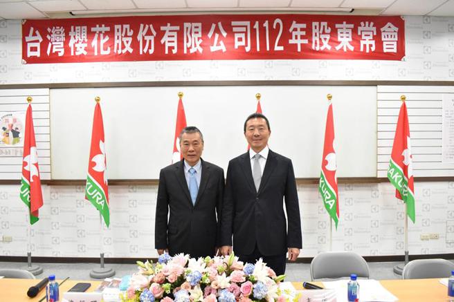 （台湾樱花在董事长张永杰(右)与总经理林有土带领下，去年营运续创新高峰。图／曾丽芳）