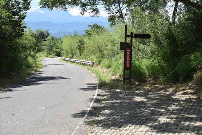 苗栗县苗5线永和山水库环湖道路即将重新刨铺拓宽。（谢明俊摄）