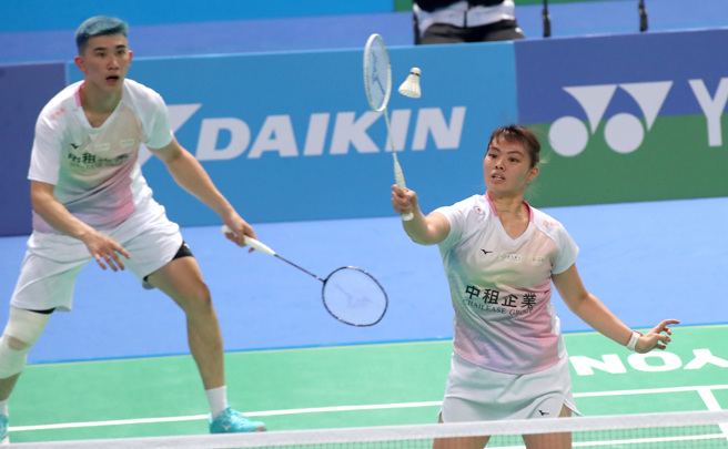 混双组合叶宏蔚（左）、李佳馨晋级日本羽球公开赛16强。（资料照／郑任南摄）