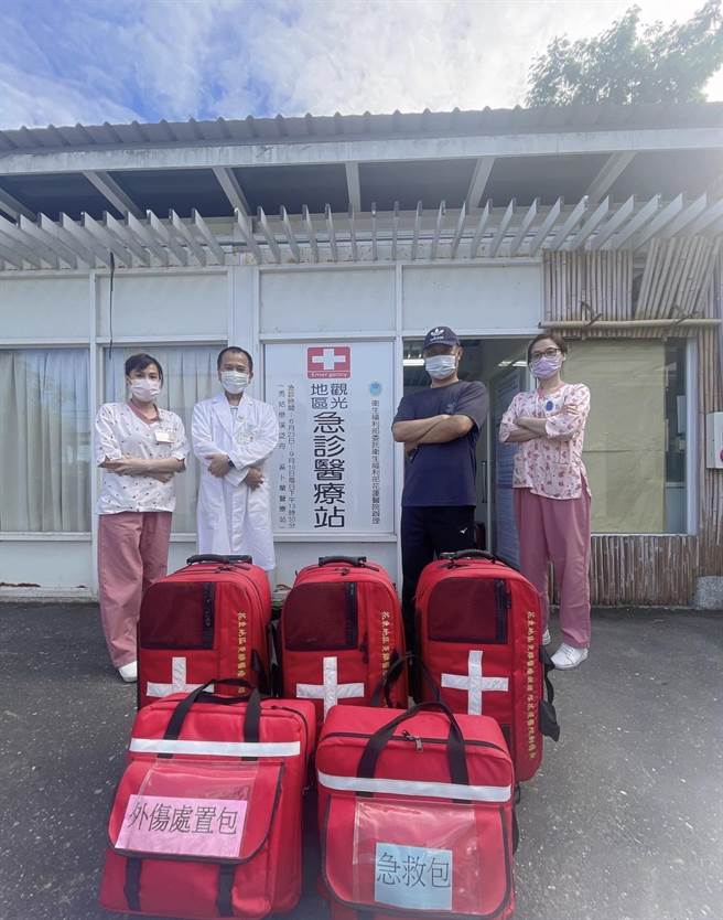 花莲县卫生局协调花莲医院，在奇美部落、长虹桥畔2处设行动紧急医疗站，提升秀姑峦溪水域活动安全。（花莲县卫生局提供／王志伟花莲传真）