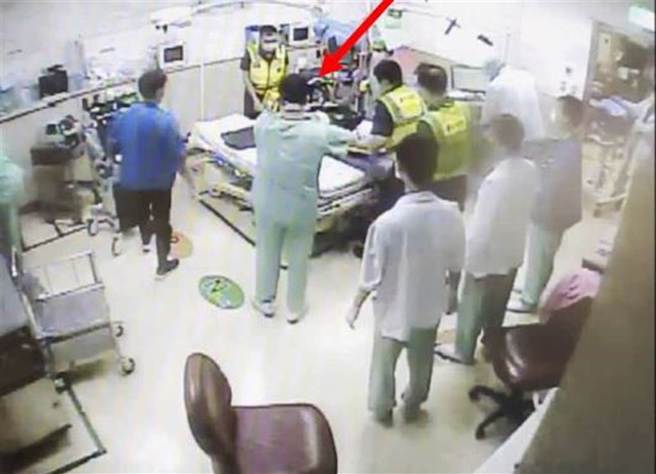 10F命案现场曝光！阳台栏杆「手掌抓握痕」验出5亿高中生DNA。（检方提供／陈淑芬台中传真）