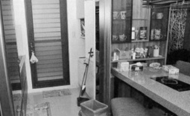 檢方另外公開事發住所照片，只見現場裝潢典雅，沒有任何打鬥痕跡。（檢方提供）