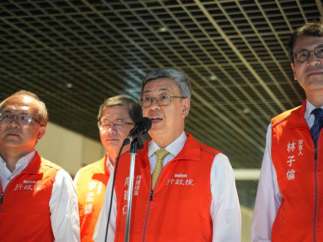 行政院長陳建仁今(21)日表示，「私校學費補助方案」規畫有3個配套措施，行政院對此已進入細部規畫階段，預計下周會公開宣布。(黃敬文攝)