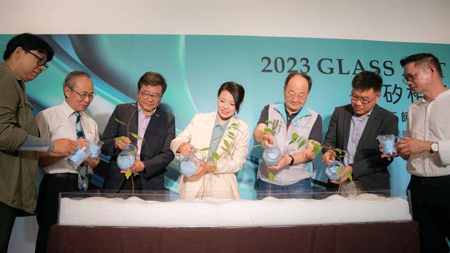 「一硅相承─玻璃艺术师生联展」，即日起至8月20日在新竹市玻璃工艺博物馆展出。（陈育贤摄）