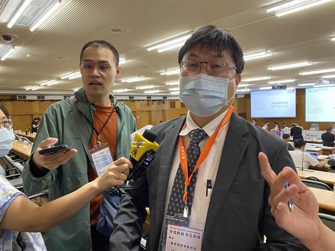 教育部高教司长朱俊彰表示，研议扩大补助大专校院特殊优秀人才弹性薪资方案。（林志成摄）