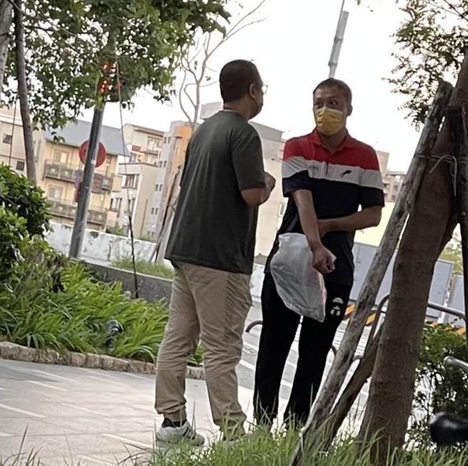 外傳夏男在案發當天後，換裝徒步走樓梯下樓、並手拿可疑物品一事。檢方澄清，媒體曝光照片，並非案發當天所拍攝。（資料照片）