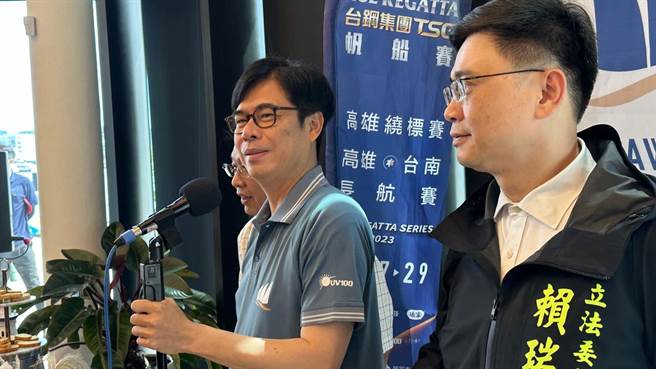 市长陈其迈强调，高市府一直在做医疗专业审查，碰到问题就用专业解决，其他都不做任何考量。（柯宗纬摄）