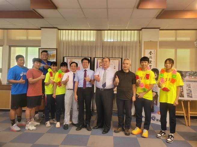 大甲高中自由车队参加亚锦赛，荣获1金1银3铜佳绩。（大甲高中提供／陈淑娥台中传真）