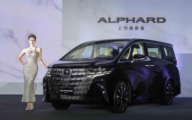 新世代TOYOTA ALPHARD拥有更为霸气的外观，设计团队更以私人专机理念为打造顶级座舱空间。（和泰汽车提供）
