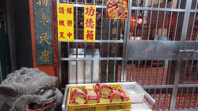 桃园市桃园区1间福德祠香油钱被偷，所幸员警逮到涉嫌窃取香油钱的翁姓男子。（翻摄照片）