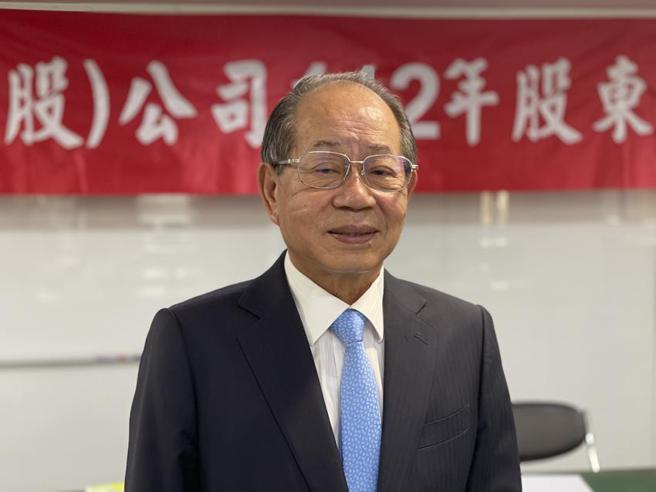 （宏盛建设董事长林新钦今天主持股东会，谈到未来布局，表示将新推出个案会採先建后售，未来会加码「只租不售」的收益型商用不动产。图∕蔡惠芳）