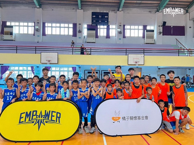 引爆运动训练偕橘子关怀基金会成立花莲首支U12社区型俱乐部篮球队「花莲橘子猿」。(引爆运动训练提供)