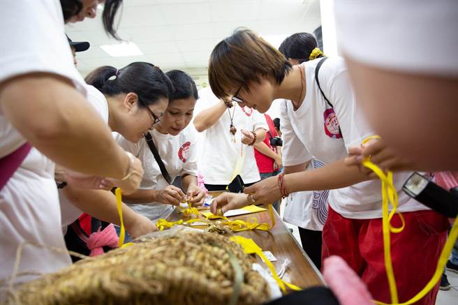 淡水清水巖将于22日端午节举办清水祖师遶境活动，今年特别融入性平元素，将有多位女性「扮百将」一起参加。（黄敬文翻摄）