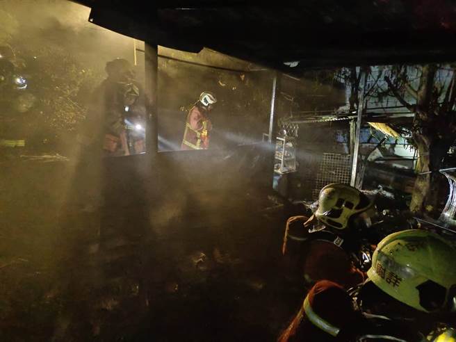 皮屋晚间发生火警。（新北市消防局提供）