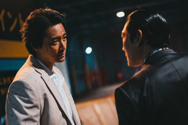 为打造角色的粗犷感，李浚赫求助人工日晒，但他不满意，认为应该再黑一点。（图／翻摄Daum）