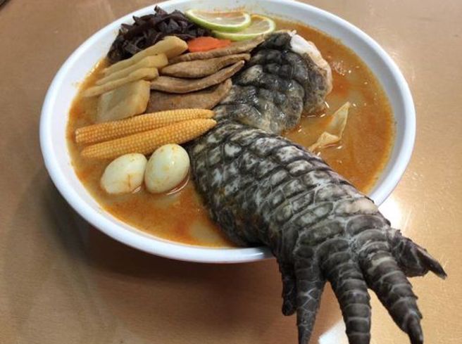 云林惊见「酷斯拉拉麵」 ，引起网友热烈讨论。（图／翻摄自斗六人社交圈）
