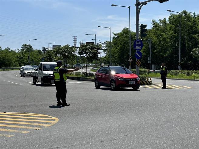 端午连假首日，台9线苏花路廊往花莲南下车流上午虽呈现车多状态，但行车秩序皆良好、顺畅。（新城警分局提供／罗亦晽花莲传真）