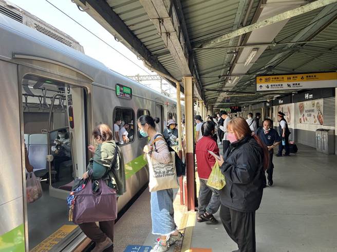 10县市社福卡7月可搭台铁，新竹县市未被纳入，新竹市府表示，早在4月回覆台铁愿意加入，将持续向交通部争取核定。（新竹市政府提供／王惠慧新竹传真）