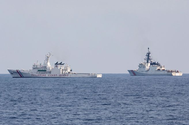 美国海岸防卫队（Coast Guard）巡防舰史卓顿号（Cutter Stratton）20日在「国际法适用之公海航行和飞越自由水域」，「例行性」航行穿越台湾海峡。(图/路透社 )