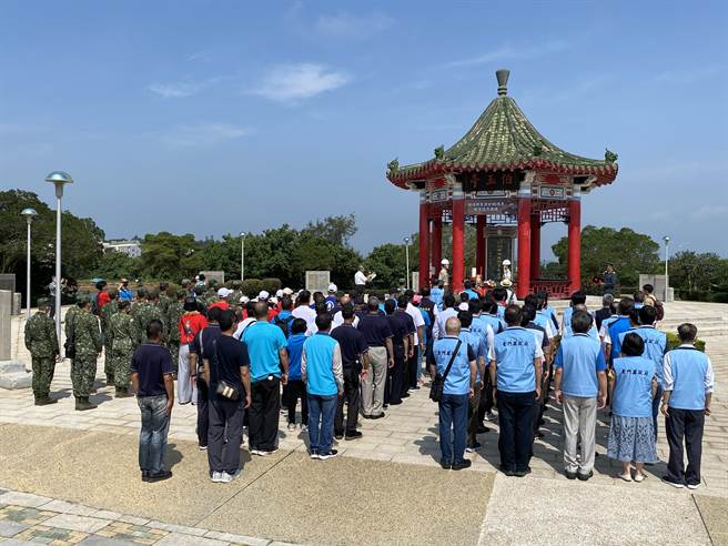 金門「現代恩主公」胡璉將軍逝世46週年紀念日，金門各界齊聚「伯玉亭」舉行紀念追思典禮。(于家麒攝)