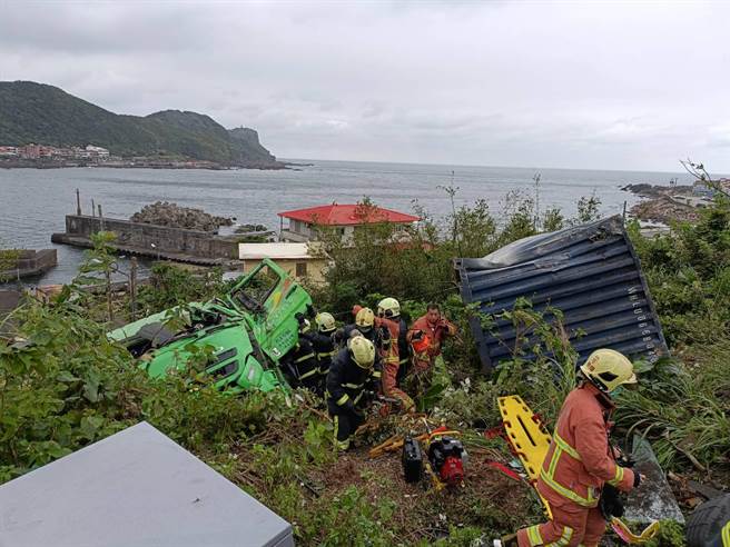 龙洞路段去年底区间测速及科技执法设备启用后，以往常见的大型车翻车、货物散落等情况，都迅速减少。（公路总局提供／张志康新北传真）