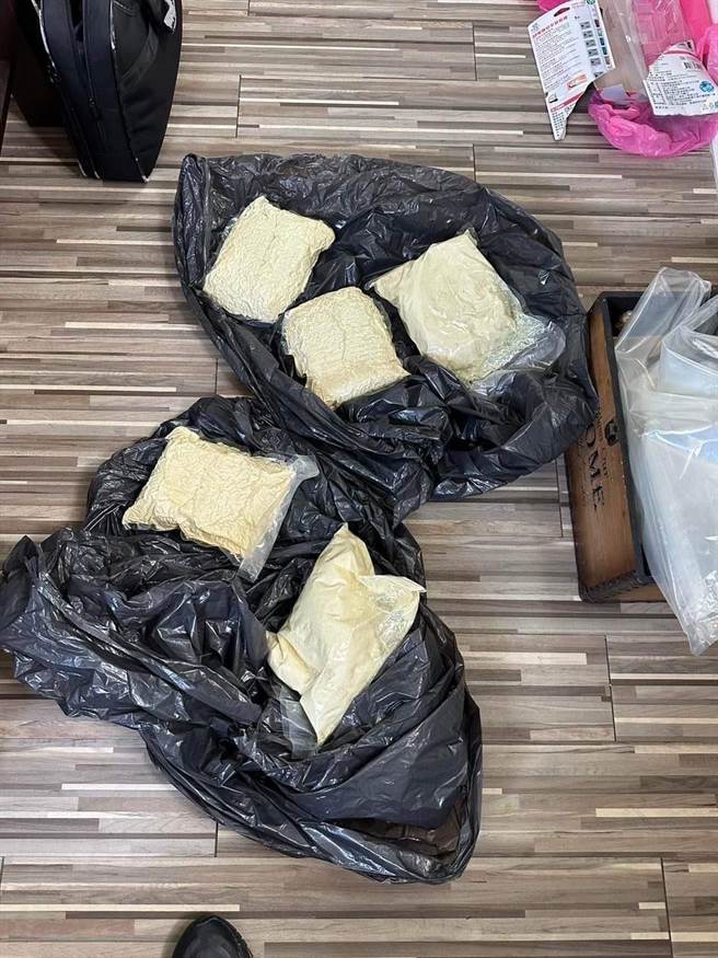 警方查获上千包毒咖啡包及原料等赃证物。（翻摄照片／林郁平台北传真）