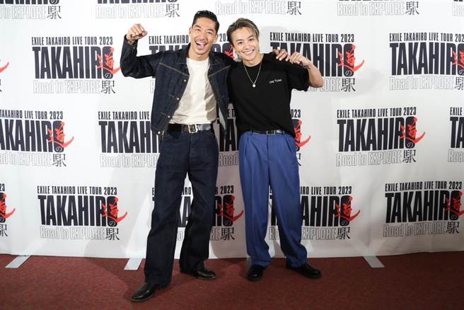AKIRA驚喜現身獻花，恭喜TAKAHIRO完成巡演。 （LDH提供）