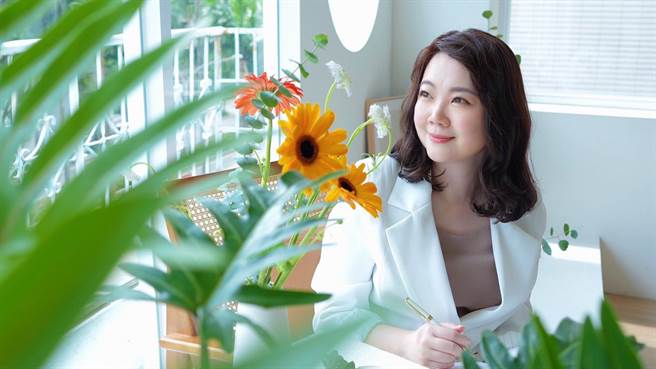 璞成心遇空间心理谘商所所长苏绚慧吁认清过去的社会文化偏差，才能让社会「清创」完成。（苏绚慧提供）