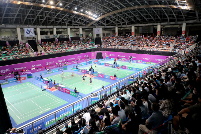 台湾羽球风气盛，球迷热情进场欣赏台北羽球公开赛。（郑任南摄）