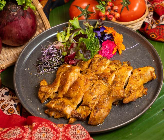 7月起，「丰FOOD」推出为期3个月的「丰玩东南亚季」，精选40道「丰」味东南亚料理无限供应。（典华餐饮提供）