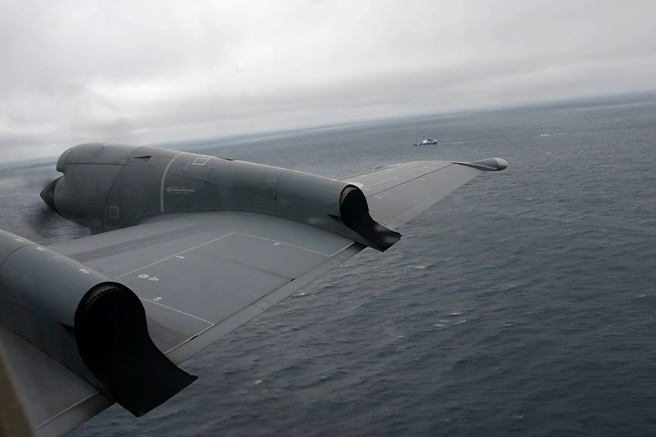 加拿大皇家空軍CP-140海洋偵察機日前在「泰坦號」失聯海域上空協尋。（路透社）