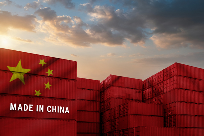 中国威力最大且最被忽视的是中国制造业在全球供应链中的险要地位，拜登无法戒除这项依赖。（图／Shutterstock)