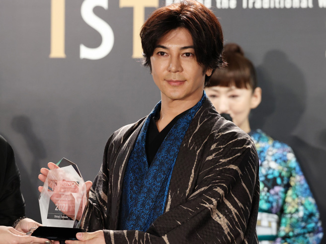 日本男星武田真治与护理师老婆麻静波相差22岁。(图/达志影像)