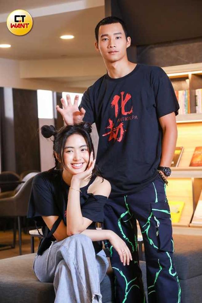 黄冠智、雷嘉汭相差5岁但没什么代沟，打闹玩成一片。（图／赵文彬摄）