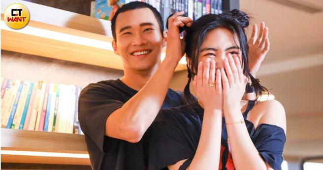 黄冠智笑说不需要帮雷嘉汭介绍男友，但可以过目一下。（图／赵文彬摄）