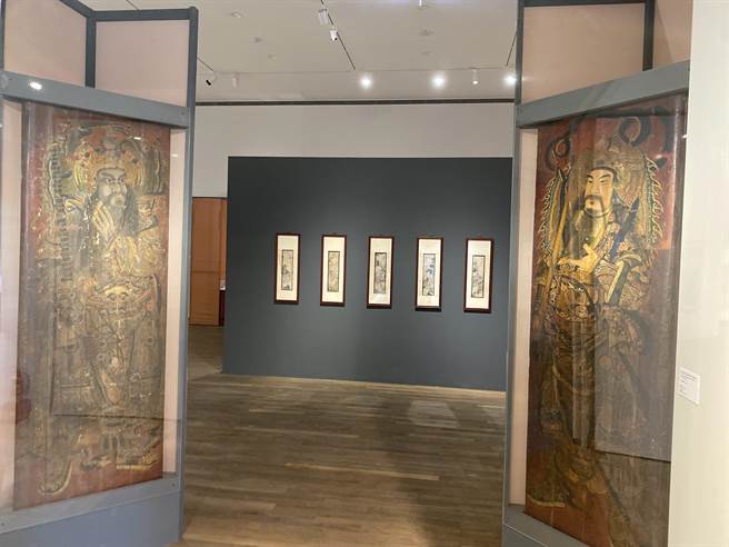 潘丽水早期于大内北极殿创作的门神作品，这次也搬进来南美馆展出。（曹婷婷摄）