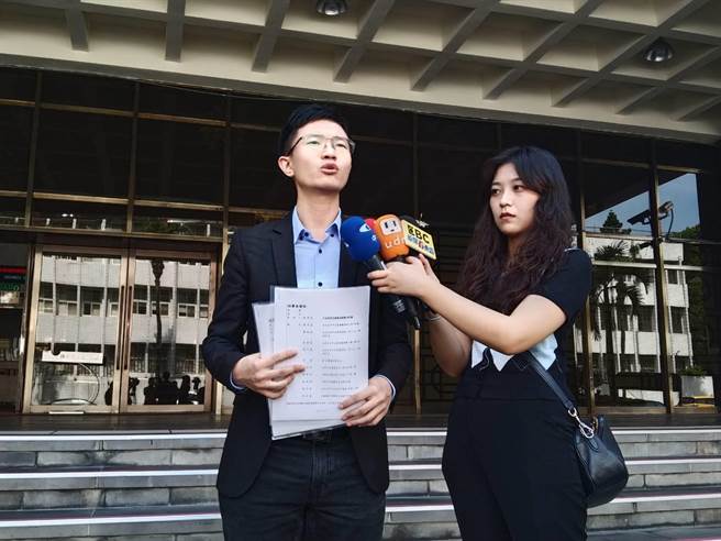 新北喂药案延烧 北市议员侯汉廷告发赖清德10人违反选罢法（陈志贤摄）