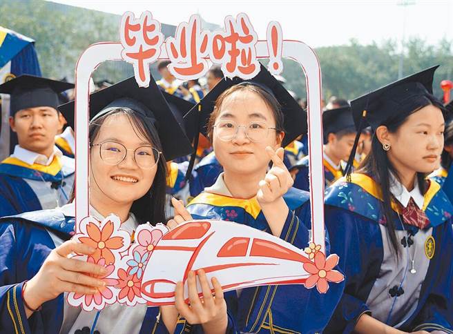 中国累计招收博士后约34万人 ，扩展至企业与园区。（图／新华社）