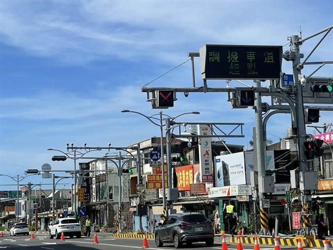 端午连假车流涌现，首日南下垦丁车流量破3万辆车次，第2天也不惶多让，从23日凌晨零时至早上10时，已涌入8922辆车次。（警方提供／谢佳潾屏东传真）