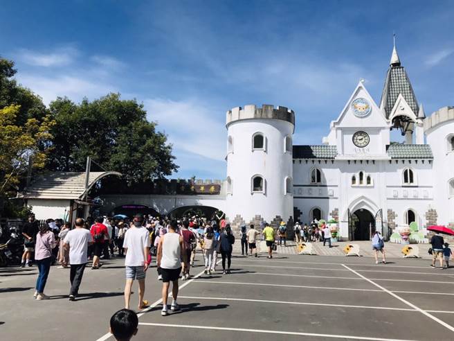 端午连假首日青青草原入园游客5800人，农场保守预估23日入园游客量可能破6000人。（清境农场提供／杨静茹南投传真）