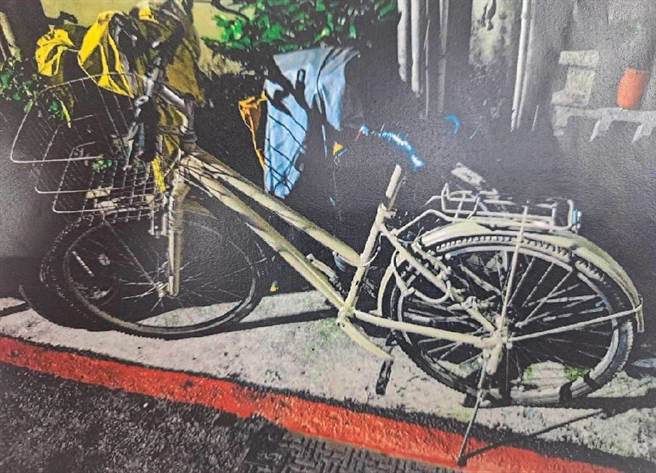 曾遭喷漆后的脚踏车外观。（警方提供）