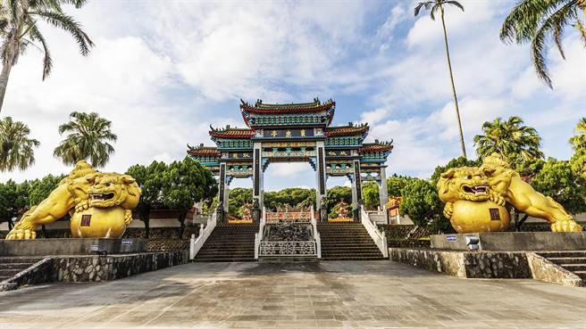 《瞰見客庄》拍攝新埔褒忠亭等33集的建築及景點，也展現新竹縣文資保存成果。（羅浚濱攝）