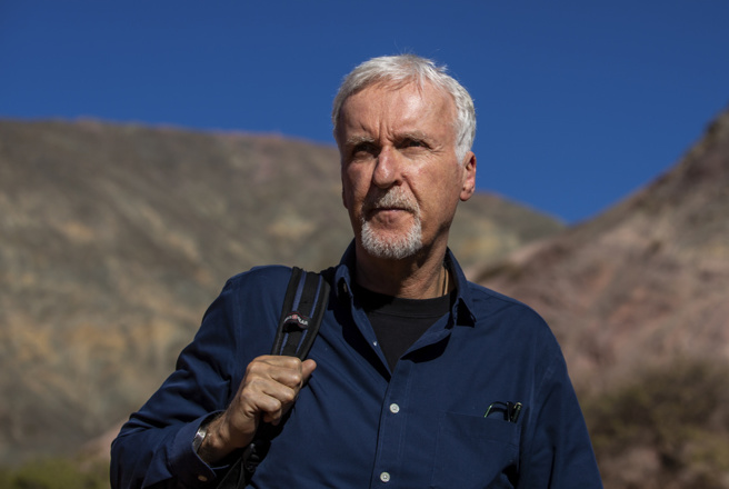 电影导演詹姆斯柯麦隆（James Cameron）说，他的消息来源也回报类似资讯，搜救行动一开始他就知道潜水器「凶多吉少」，他怀疑潜水器在下潜1小时45分钟与母船失联当下就内爆。(图/美联社)