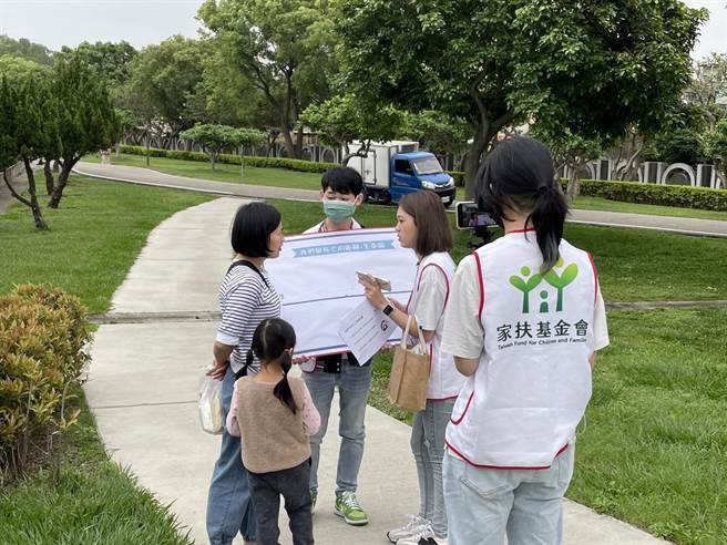 苗栗家扶中心第18届钓竿方案10名家扶青年，以死亡为题举办分享课程。（苗栗家扶中心提供／谢明俊苗栗传真），