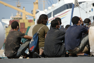 非洲移民船義大利外海覆沒 含嬰兒約40人失蹤