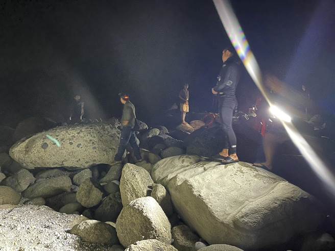 台东县长滨乡长光部落阿美族艺术家「拉飞．邵马」与友人昨天下午下海打鱼，失联一夜，今天上午被寻获已无生命迹象。（海巡第一三岸巡队提供／蔡旻妤台东传真）