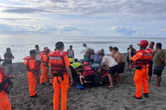 台东县长滨乡长光部落阿美族艺术家「拉飞．邵马」与友人昨天下午下海打鱼，失联一夜，今天上午被寻获已无生命迹象。（海巡第一三岸巡队提供／蔡旻妤台东传真）