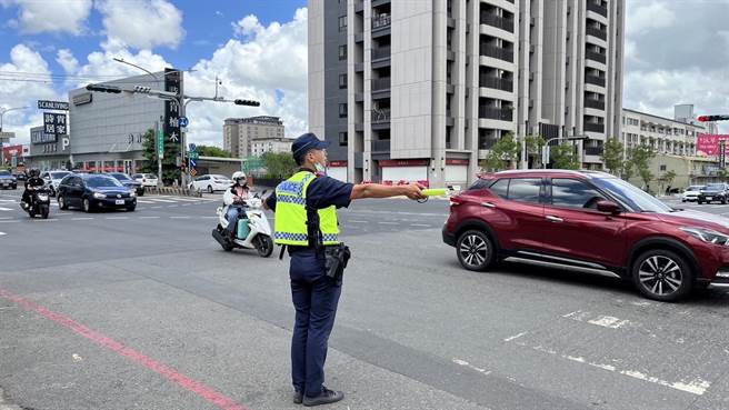 永康分局针对大湾交流道派员执行交通疏导勤务。（警方提供／曹婷婷台南传真）