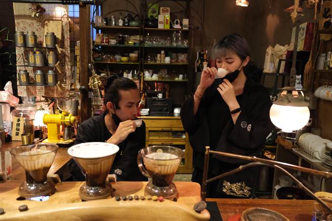 城市中老宅木屋许多已成为充满年轻气息的咖啡厅与各式风格小店。（嘉义市政府提供／吕妍庭嘉义传真）